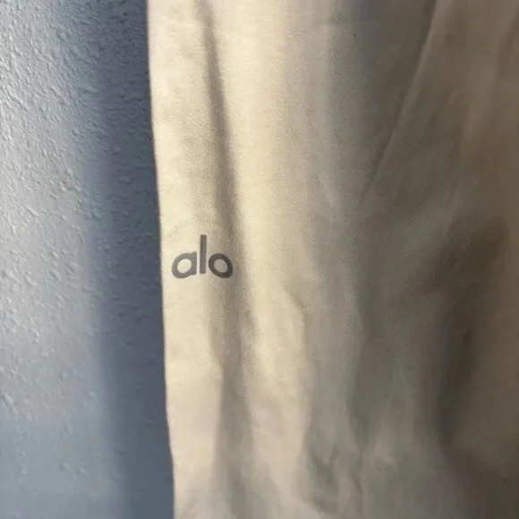 Alo Yoga Wanderlust Wide Leg Trouser in Oat Milk - Picture 3 of 8